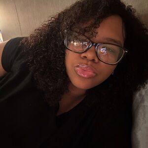 Meet your Posher, Tania